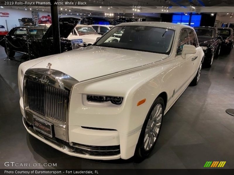 Arctic White / Black 2019 Rolls-Royce Phantom