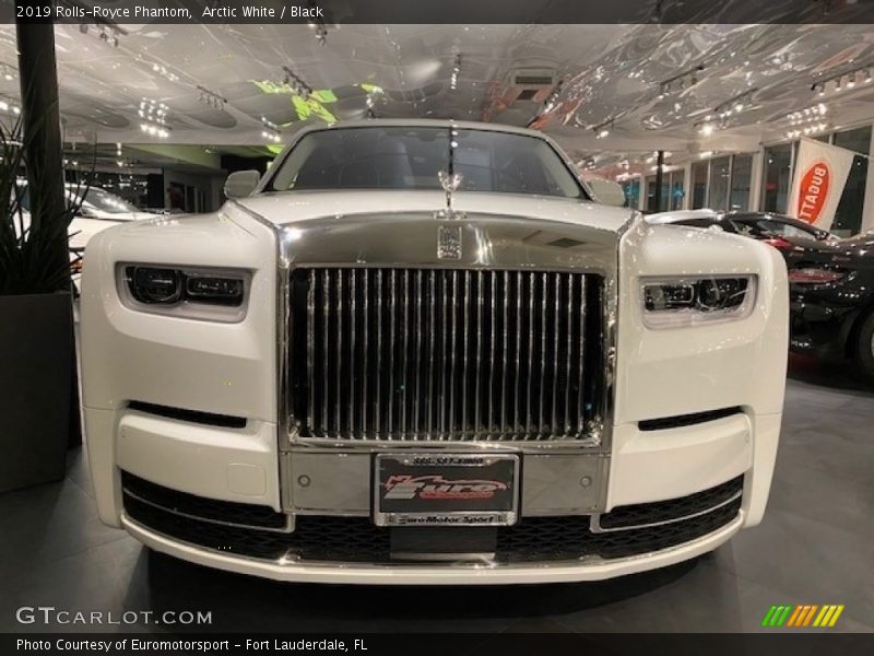 Arctic White / Black 2019 Rolls-Royce Phantom