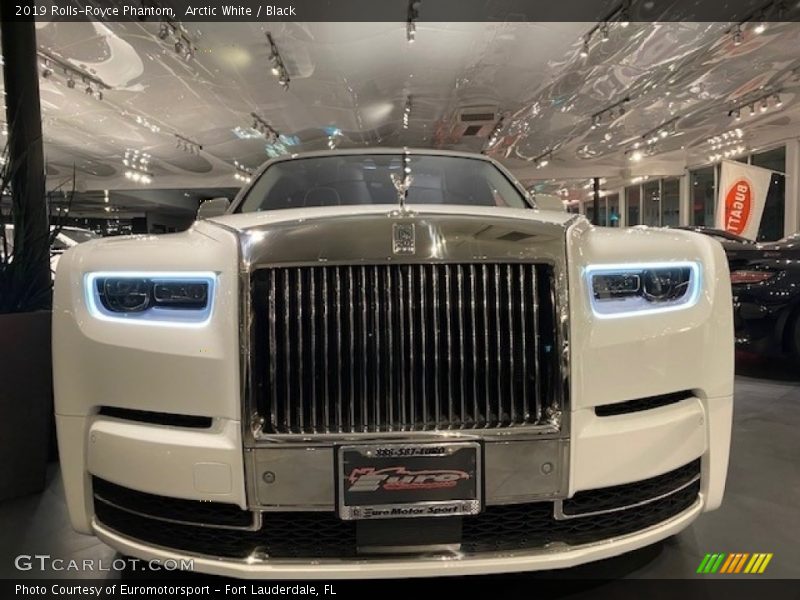 Arctic White / Black 2019 Rolls-Royce Phantom