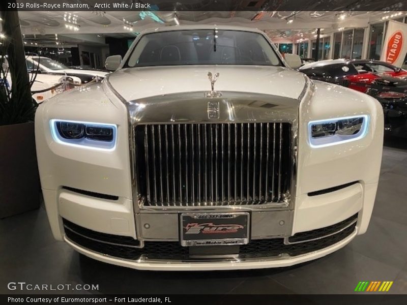 Arctic White / Black 2019 Rolls-Royce Phantom