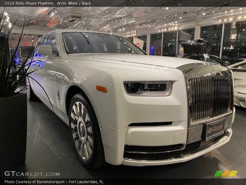 Arctic White / Black 2019 Rolls-Royce Phantom