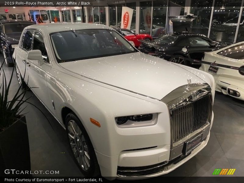 Arctic White / Black 2019 Rolls-Royce Phantom