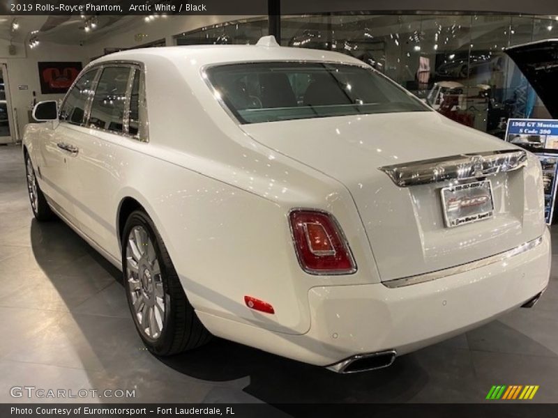 Arctic White / Black 2019 Rolls-Royce Phantom