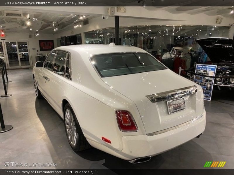 Arctic White / Black 2019 Rolls-Royce Phantom