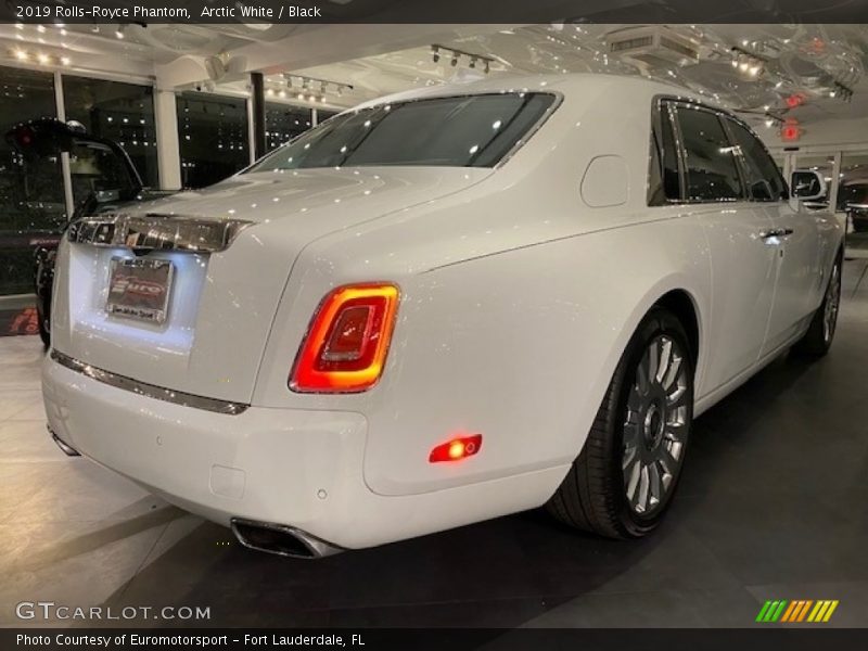 Arctic White / Black 2019 Rolls-Royce Phantom