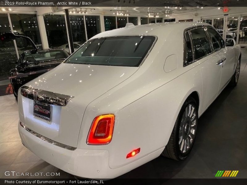 Arctic White / Black 2019 Rolls-Royce Phantom