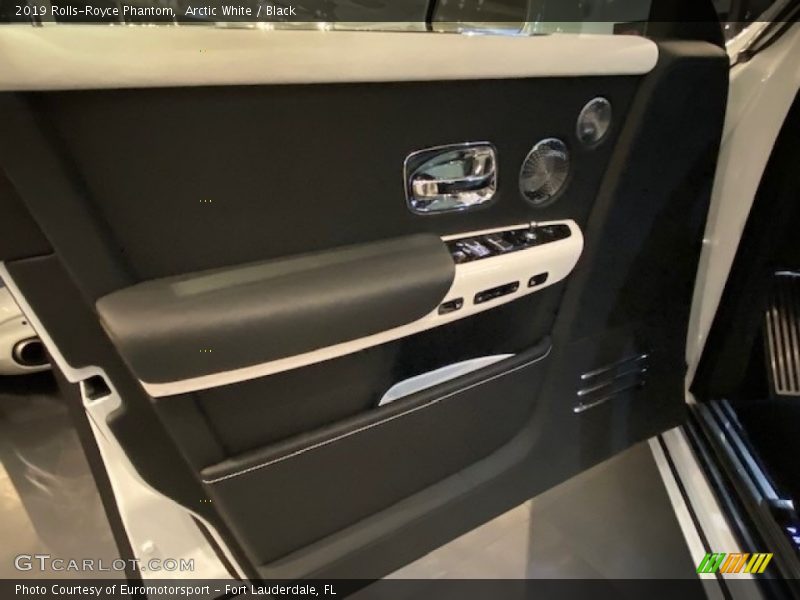 Arctic White / Black 2019 Rolls-Royce Phantom