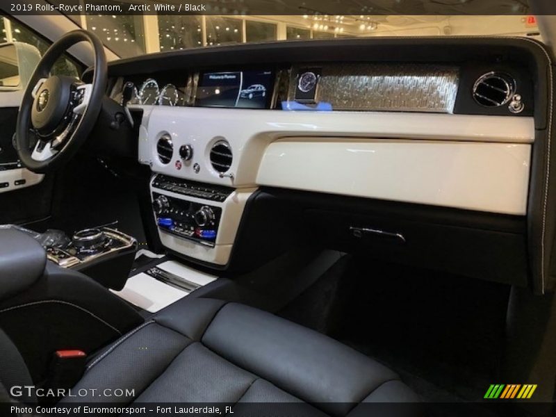 Arctic White / Black 2019 Rolls-Royce Phantom