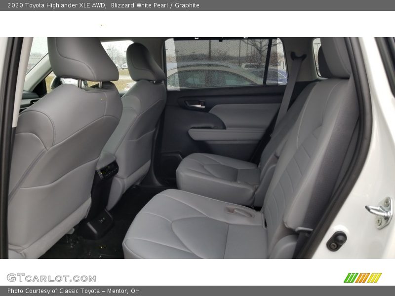 Blizzard White Pearl / Graphite 2020 Toyota Highlander XLE AWD