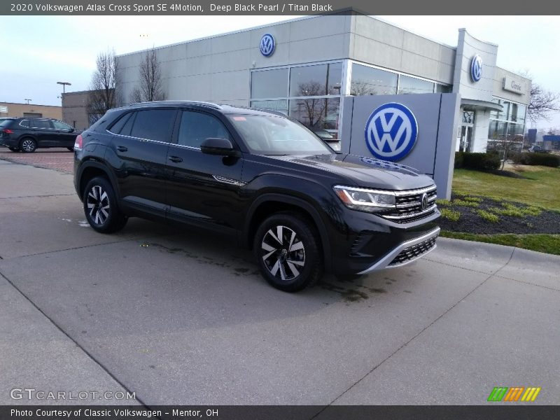 Deep Black Pearl / Titan Black 2020 Volkswagen Atlas Cross Sport SE 4Motion