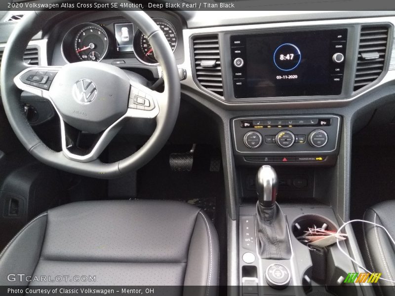 Deep Black Pearl / Titan Black 2020 Volkswagen Atlas Cross Sport SE 4Motion