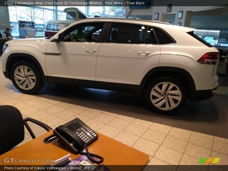 2020 Atlas Cross Sport SE Technology 4Motion Pure White
