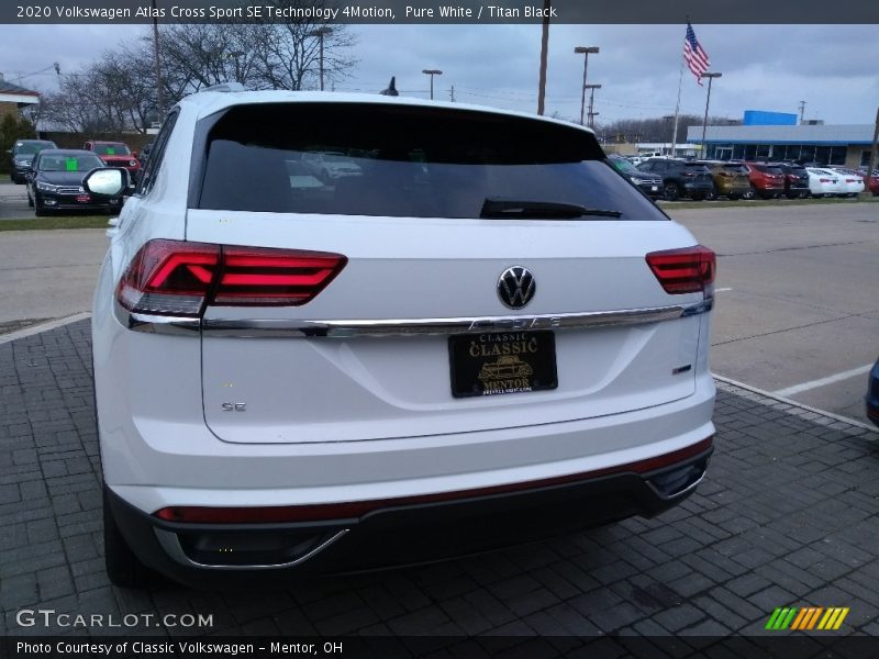 Pure White / Titan Black 2020 Volkswagen Atlas Cross Sport SE Technology 4Motion