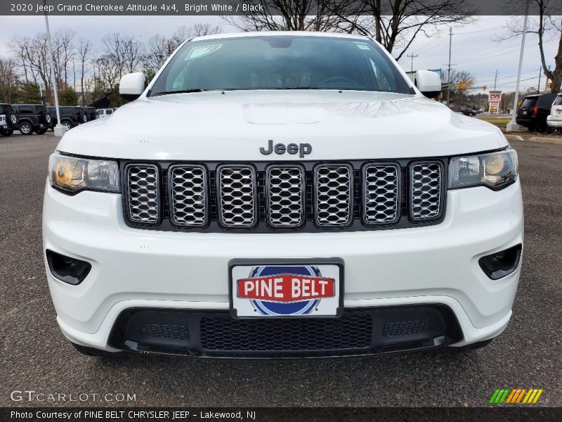 Bright White / Black 2020 Jeep Grand Cherokee Altitude 4x4