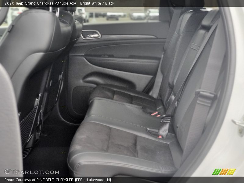 Bright White / Black 2020 Jeep Grand Cherokee Altitude 4x4