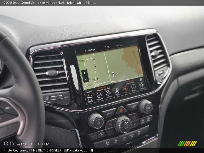 Bright White / Black 2020 Jeep Grand Cherokee Altitude 4x4
