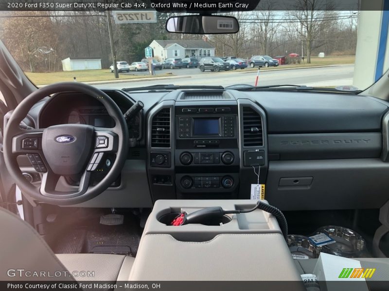 Oxford White / Medium Earth Gray 2020 Ford F350 Super Duty XL Regular Cab 4x4