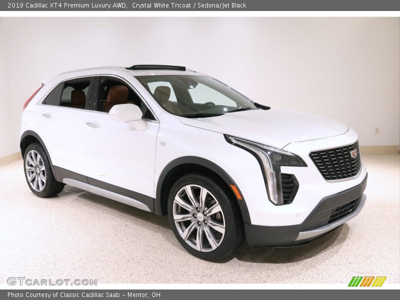 Front 3/4 View of 2019 XT4 Premium Luxury AWD