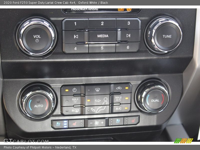 Oxford White / Black 2020 Ford F250 Super Duty Lariat Crew Cab 4x4