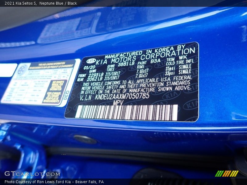 Neptune Blue / Black 2021 Kia Seltos S