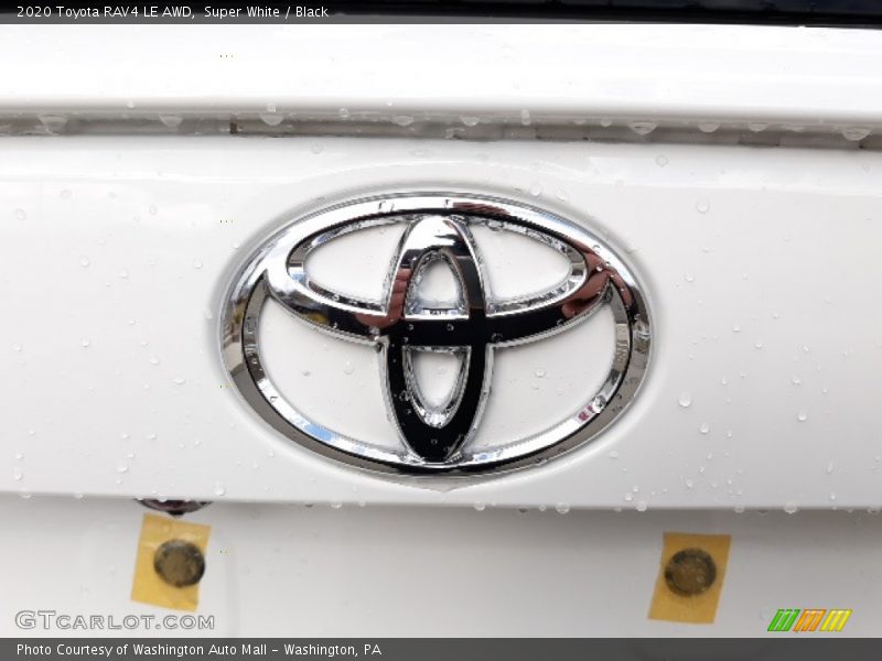 Super White / Black 2020 Toyota RAV4 LE AWD