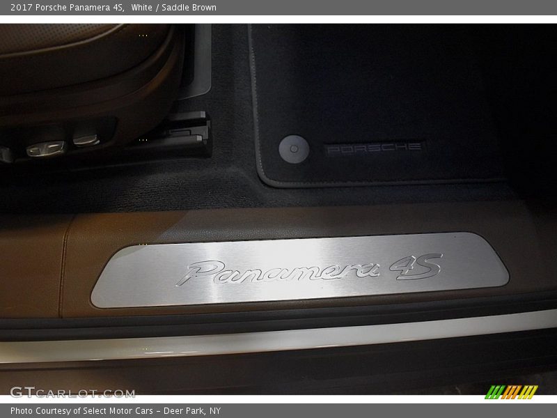  2017 Panamera 4S Logo