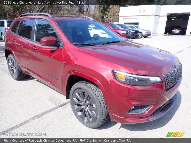 Front 3/4 View of 2020 Cherokee Limited 4x4