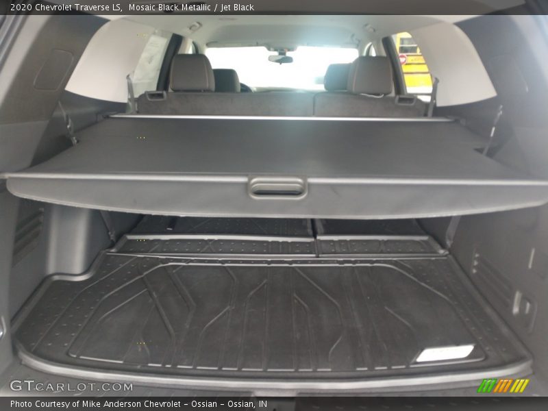 Mosaic Black Metallic / Jet Black 2020 Chevrolet Traverse LS