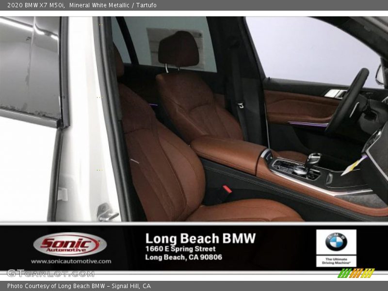 Mineral White Metallic / Tartufo 2020 BMW X7 M50i