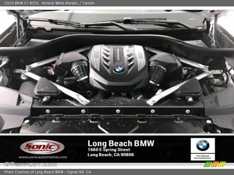 Mineral White Metallic / Tartufo 2020 BMW X7 M50i