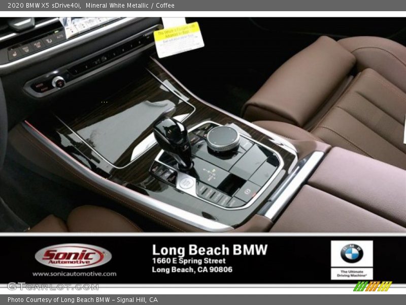 Mineral White Metallic / Coffee 2020 BMW X5 sDrive40i