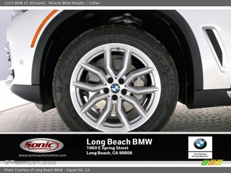 Mineral White Metallic / Coffee 2020 BMW X5 sDrive40i
