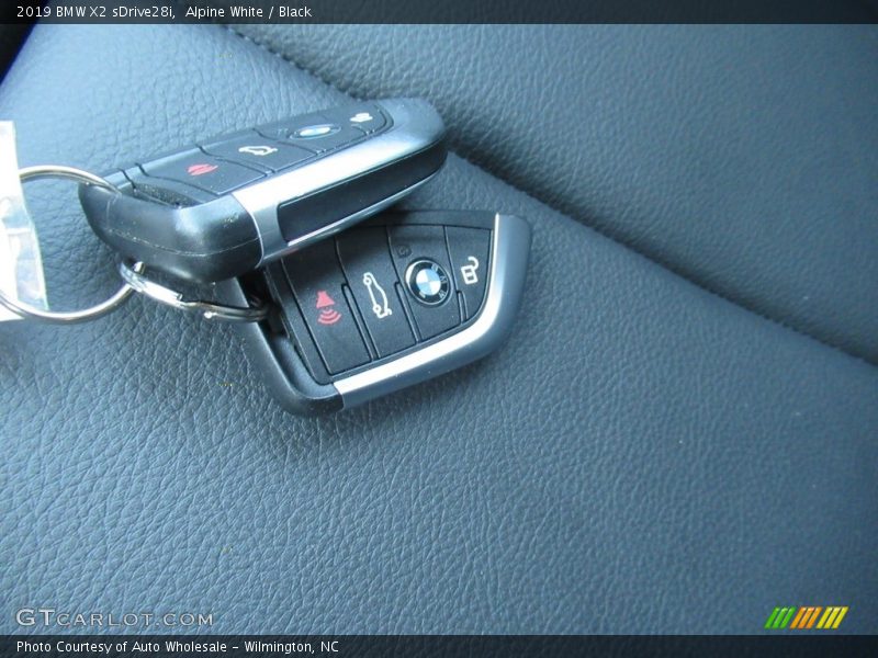 Alpine White / Black 2019 BMW X2 sDrive28i