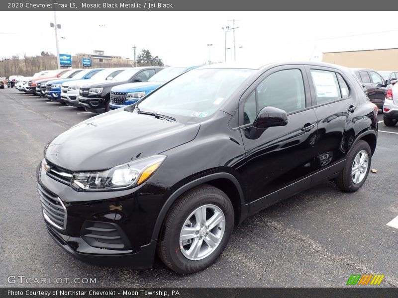 Front 3/4 View of 2020 Trax LS