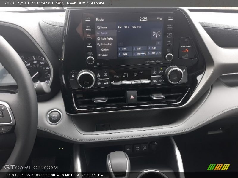 Moon Dust / Graphite 2020 Toyota Highlander XLE AWD