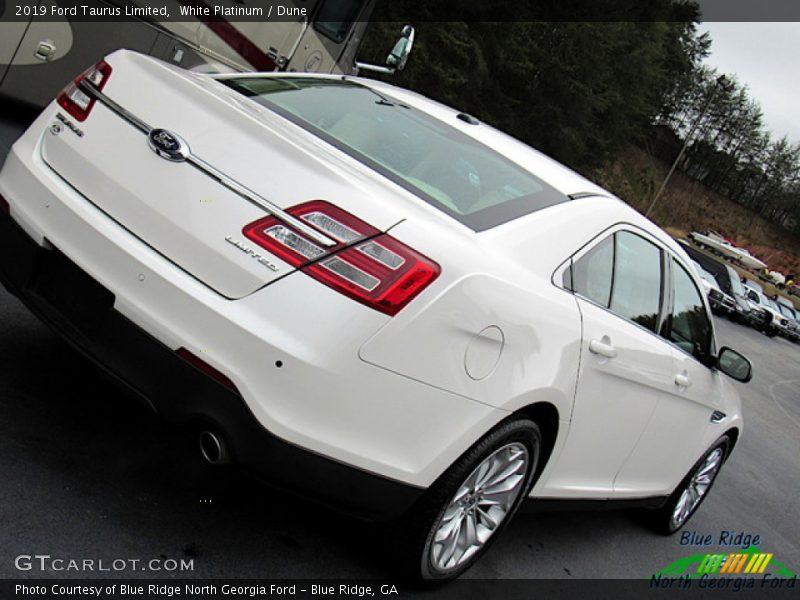 White Platinum / Dune 2019 Ford Taurus Limited