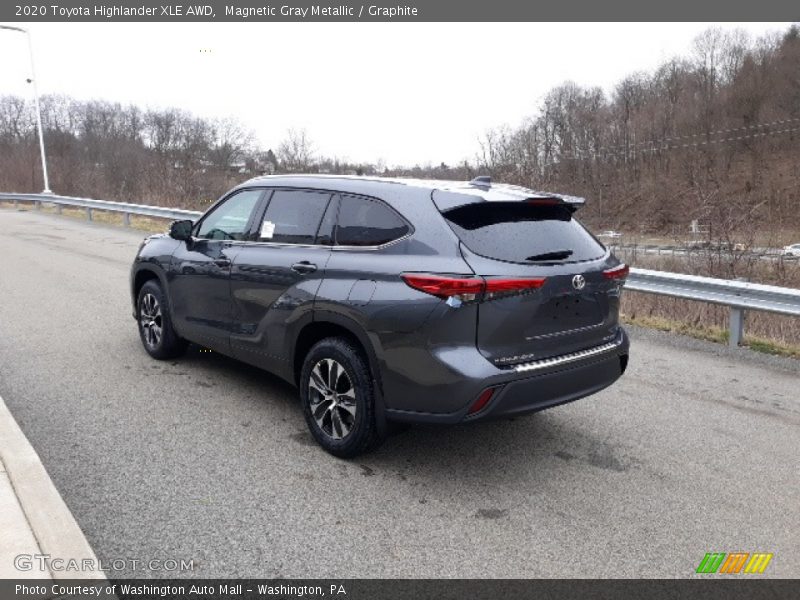 Magnetic Gray Metallic / Graphite 2020 Toyota Highlander XLE AWD