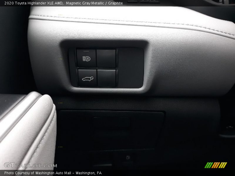 Magnetic Gray Metallic / Graphite 2020 Toyota Highlander XLE AWD