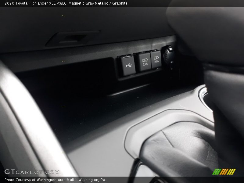 Magnetic Gray Metallic / Graphite 2020 Toyota Highlander XLE AWD