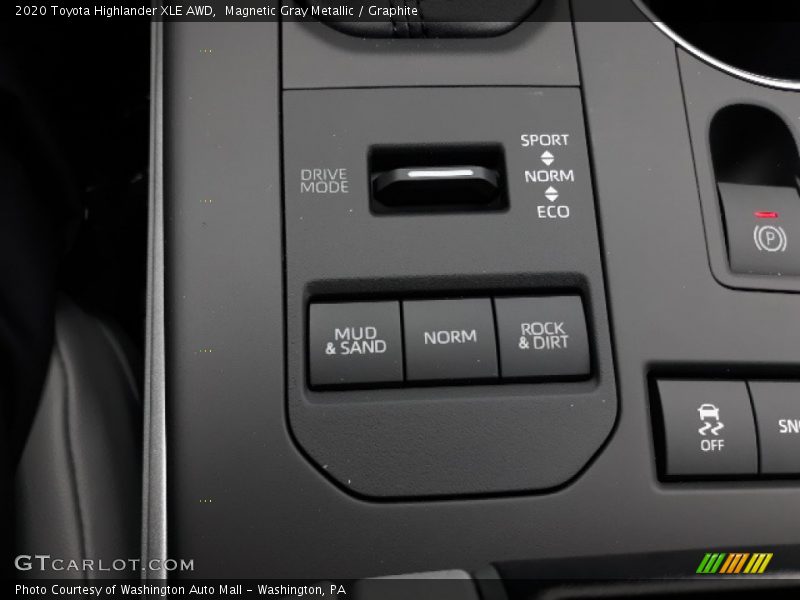Magnetic Gray Metallic / Graphite 2020 Toyota Highlander XLE AWD
