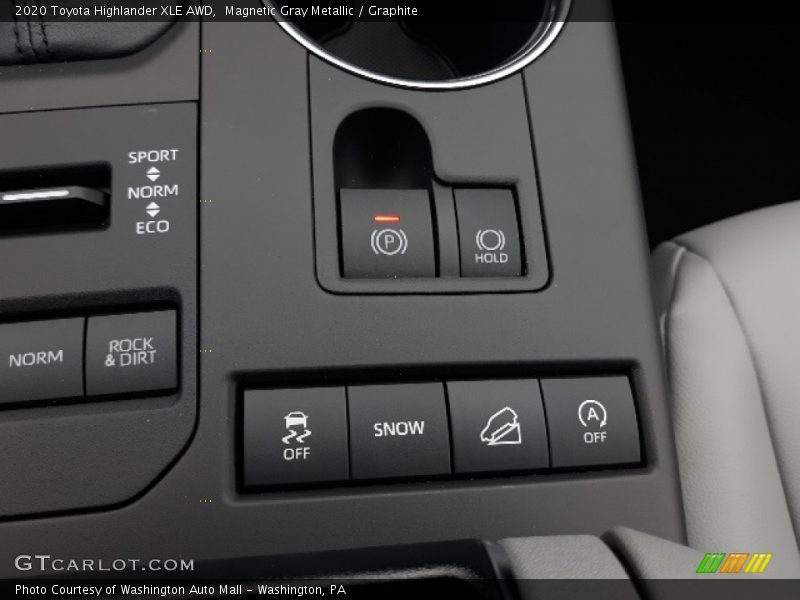 Magnetic Gray Metallic / Graphite 2020 Toyota Highlander XLE AWD