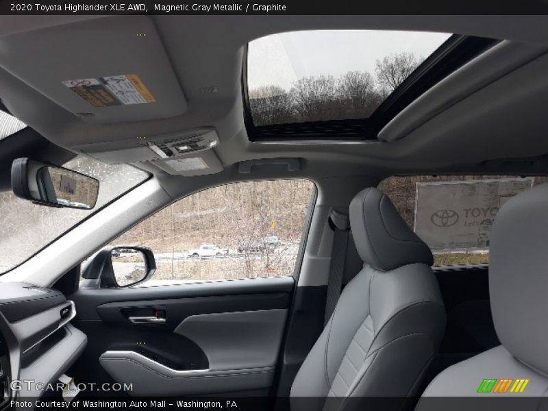 Magnetic Gray Metallic / Graphite 2020 Toyota Highlander XLE AWD