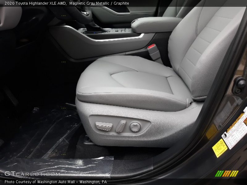 Magnetic Gray Metallic / Graphite 2020 Toyota Highlander XLE AWD