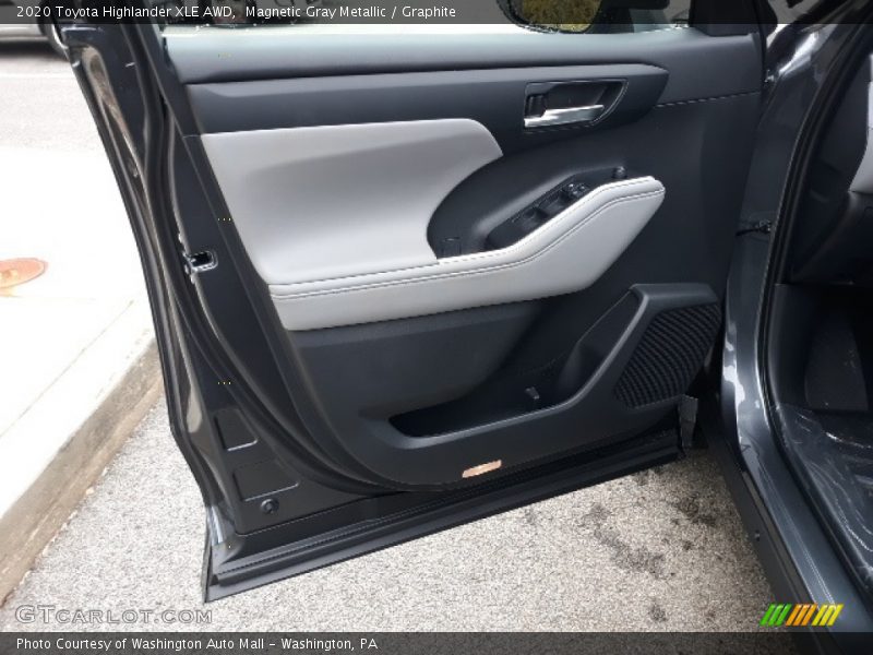 Magnetic Gray Metallic / Graphite 2020 Toyota Highlander XLE AWD