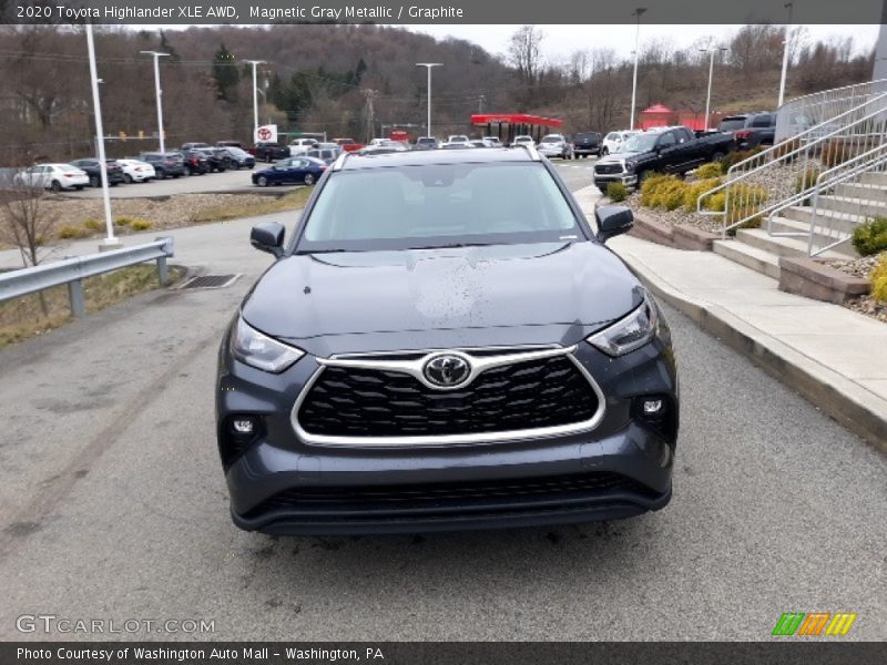 Magnetic Gray Metallic / Graphite 2020 Toyota Highlander XLE AWD