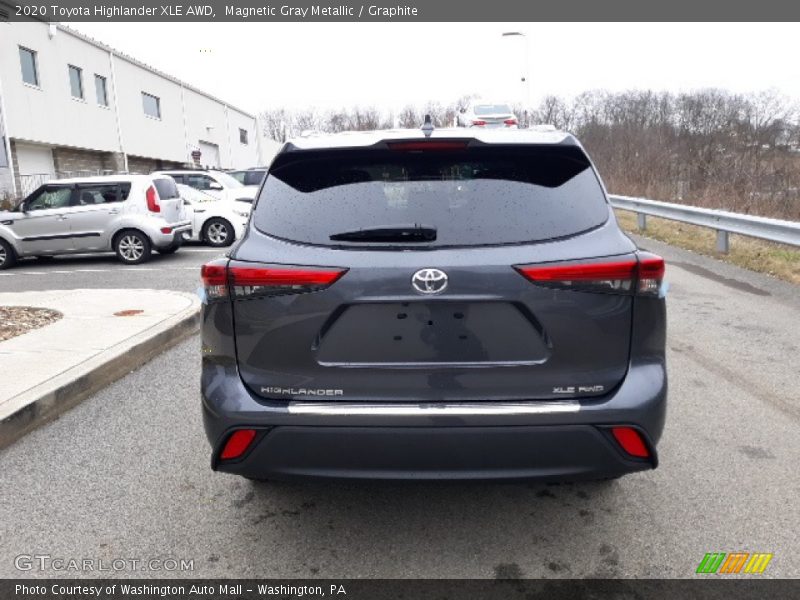 Magnetic Gray Metallic / Graphite 2020 Toyota Highlander XLE AWD