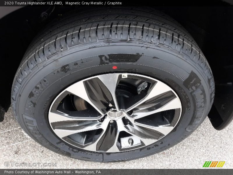 Magnetic Gray Metallic / Graphite 2020 Toyota Highlander XLE AWD