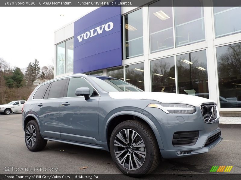 Front 3/4 View of 2020 XC90 T6 AWD Momentum