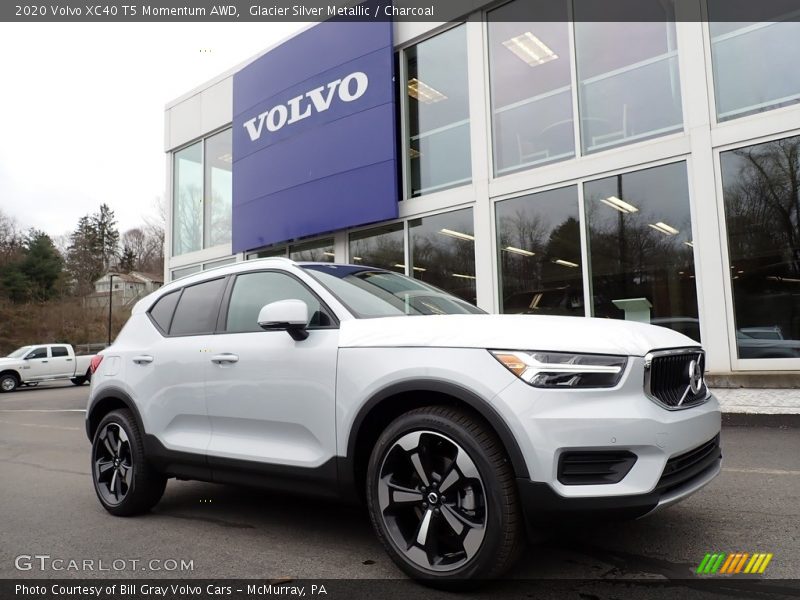 Front 3/4 View of 2020 XC40 T5 Momentum AWD