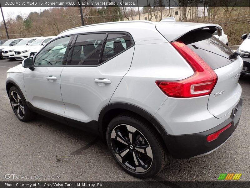 Glacier Silver Metallic / Charcoal 2020 Volvo XC40 T5 Momentum AWD